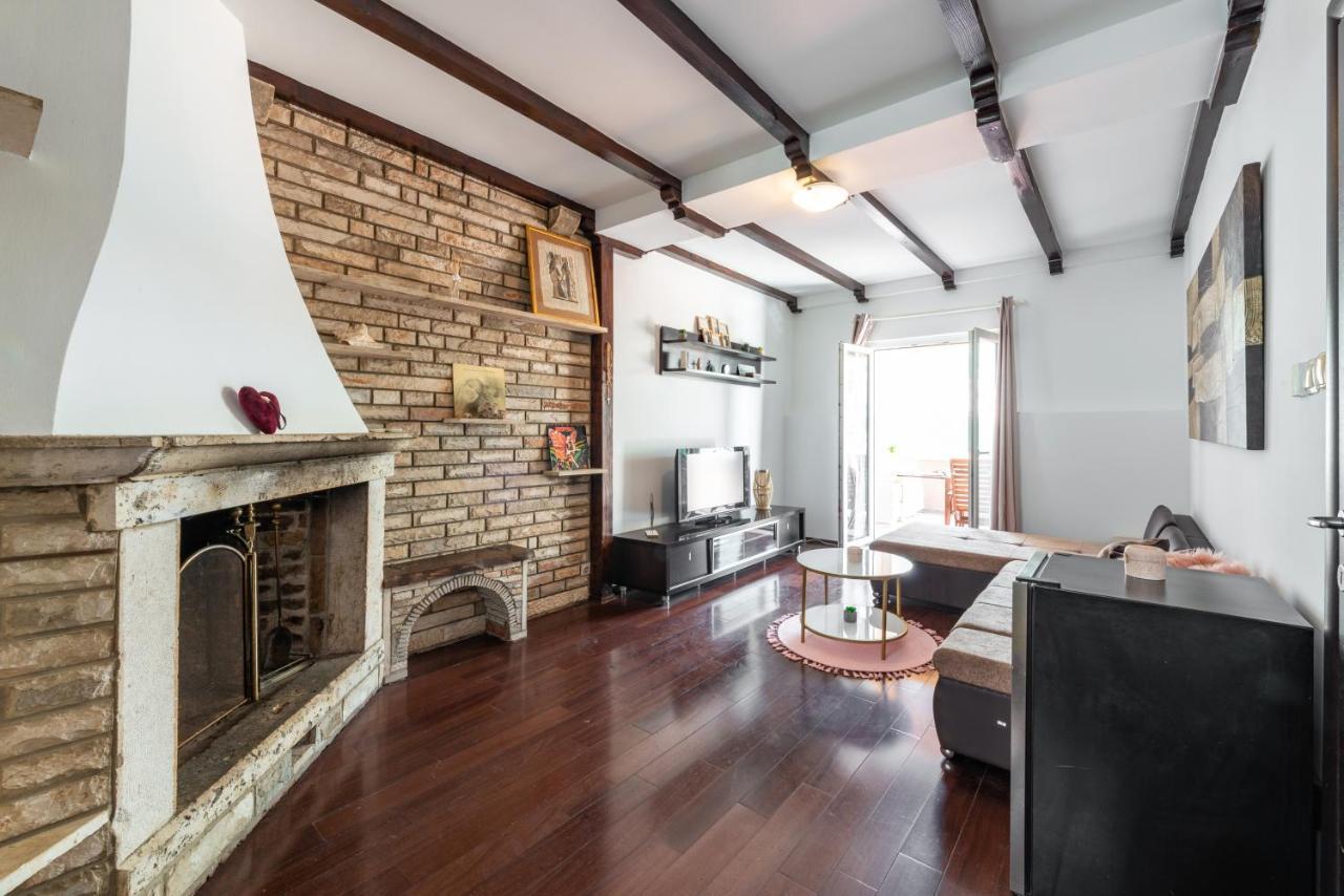 Apartment Lanare *